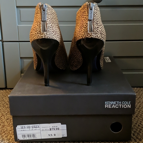 Kenneth Cole Reaction heeled booties. - Picture 2 of 4